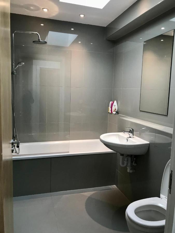2 Bedroom 2 Bathroom Apartment 8 Including Free Parking Bromley Exterior foto